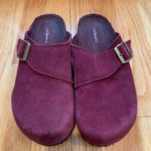 G.H Bass & Co burgundy suede clogs